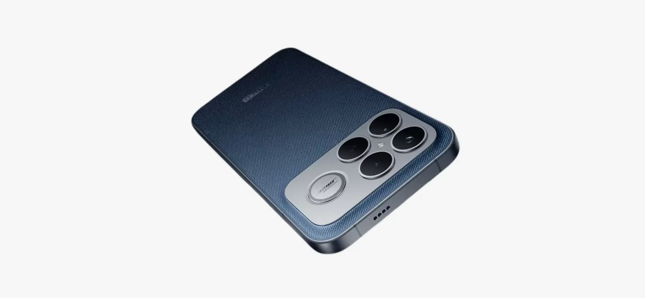 POCO F8 Ultra сзади под углом